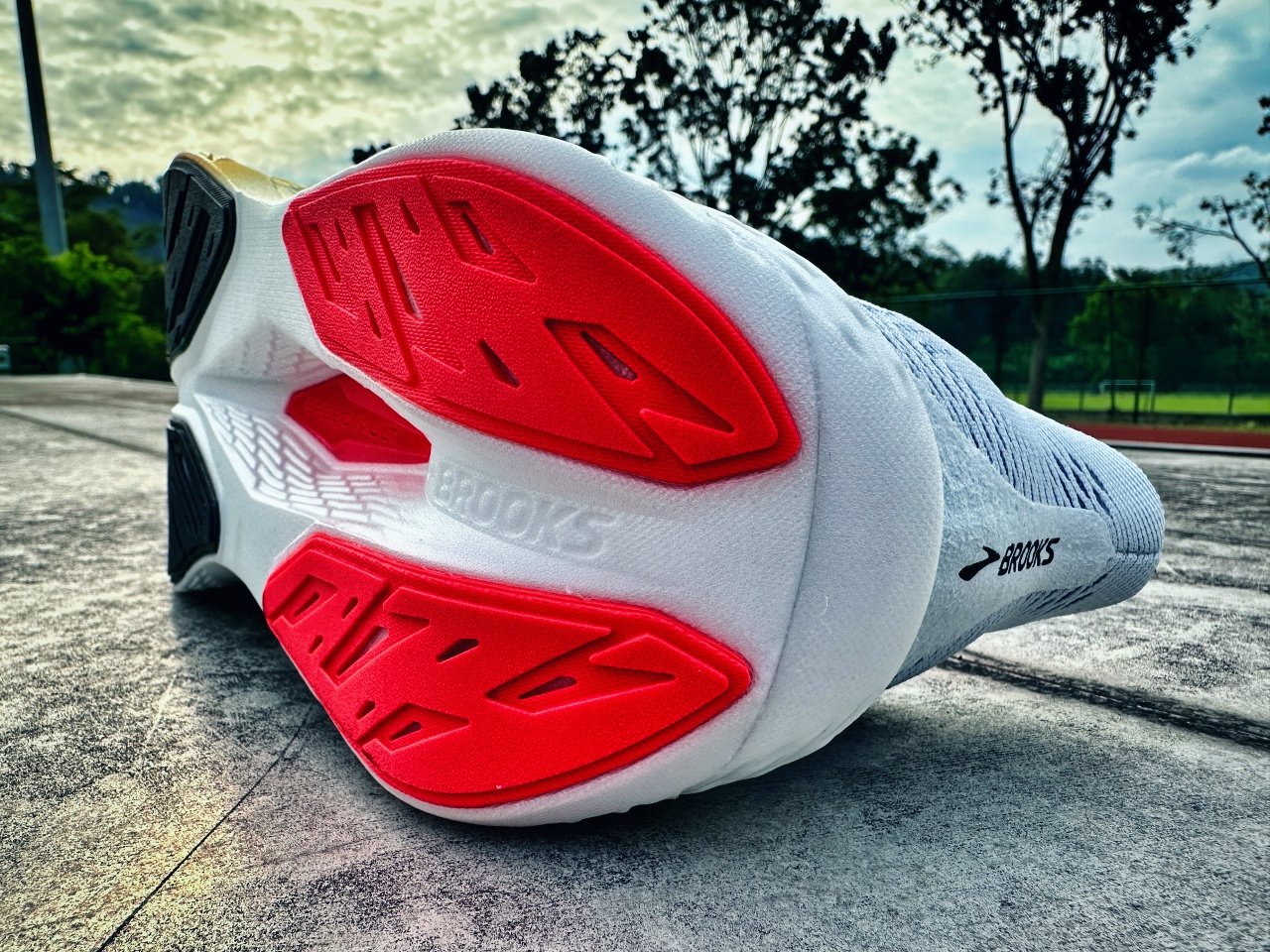 Picture of Brooks Hyperion Max 2