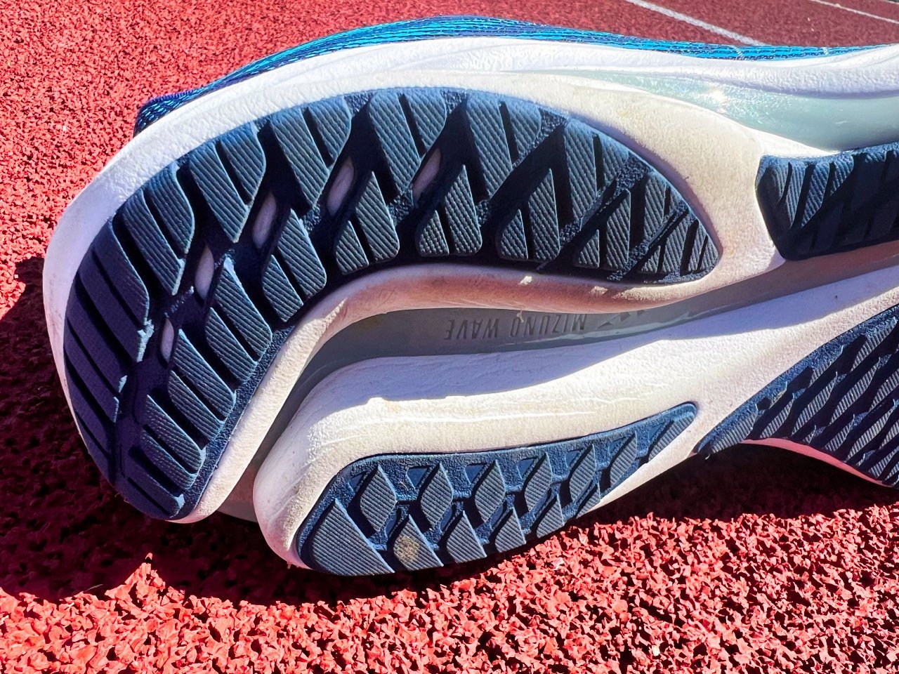 Picture of Mizuno Wave Rider 28
