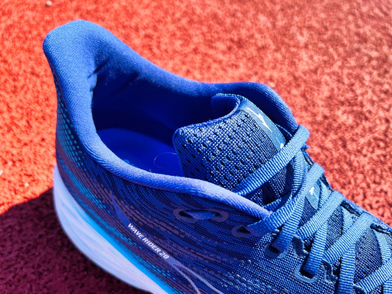 Picture of Mizuno Wave Rider 28