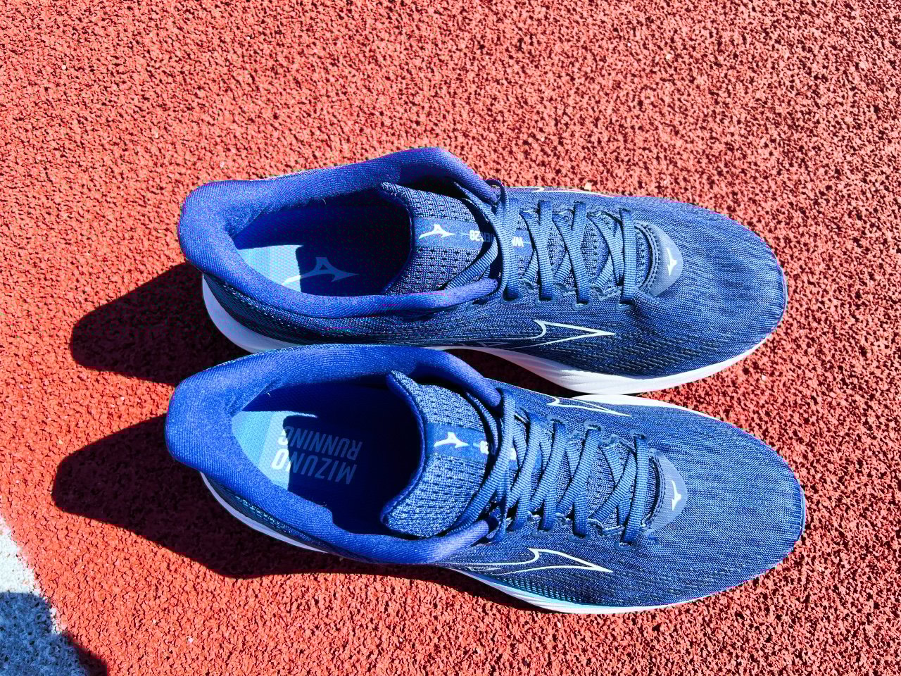 Picture of Mizuno Wave Rider 28