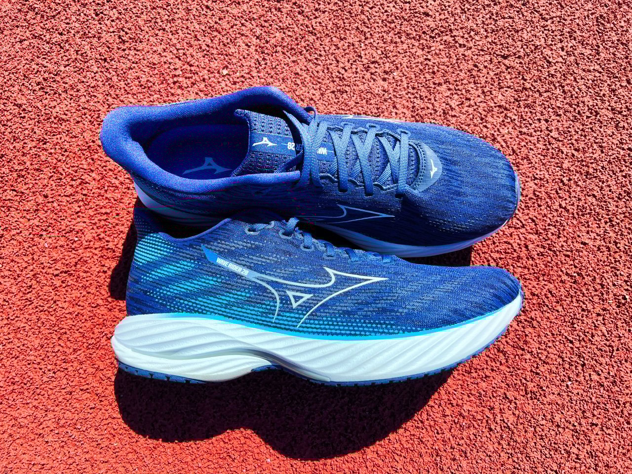 Picture of Mizuno Wave Rider 28